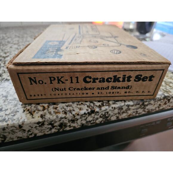 Vintage Dazey Crackit Nutcracker Set - Picture 7 of 8